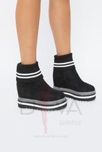 Load image into Gallery viewer, Botas Urban Somesh Negras