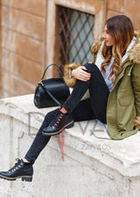 Load image into Gallery viewer, Botines de cuero Joyas Negras