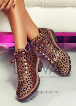 Load image into Gallery viewer, Botines de cuero Joyas Tigre