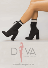 Load image into Gallery viewer, Botines Urban Cool Negras