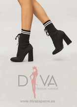 Load image into Gallery viewer, Botines Urban Cool Negras