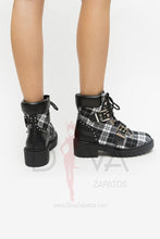 Load image into Gallery viewer, Botines Urban Kelvin Negras