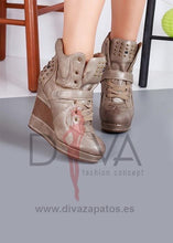 Load image into Gallery viewer, Botines Urban Sabina Gris