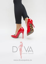 Load image into Gallery viewer, Tacones Urban Tory Rojos