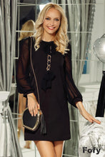 Load image into Gallery viewer, Vestido negro con lazo y cadena decorativa marca Fofy R972