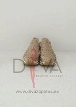 Load image into Gallery viewer, Zapatillas Mineli Doradas