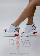 Load image into Gallery viewer, Zapatillas Urban Avento