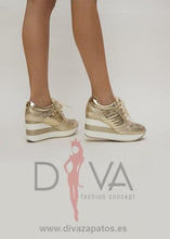 Load image into Gallery viewer, Zapatillas Urban Beto Dorados