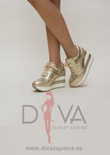 Load image into Gallery viewer, Zapatillas Urban Beto Dorados