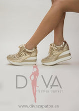 Load image into Gallery viewer, Zapatillas Urban Beto Dorados