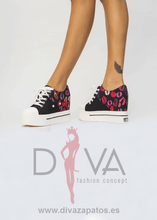 Load image into Gallery viewer, Zapatillas Urban Timex Negras